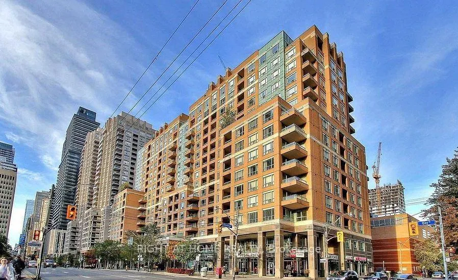 Front of Unit 1009, 887 Bay Street