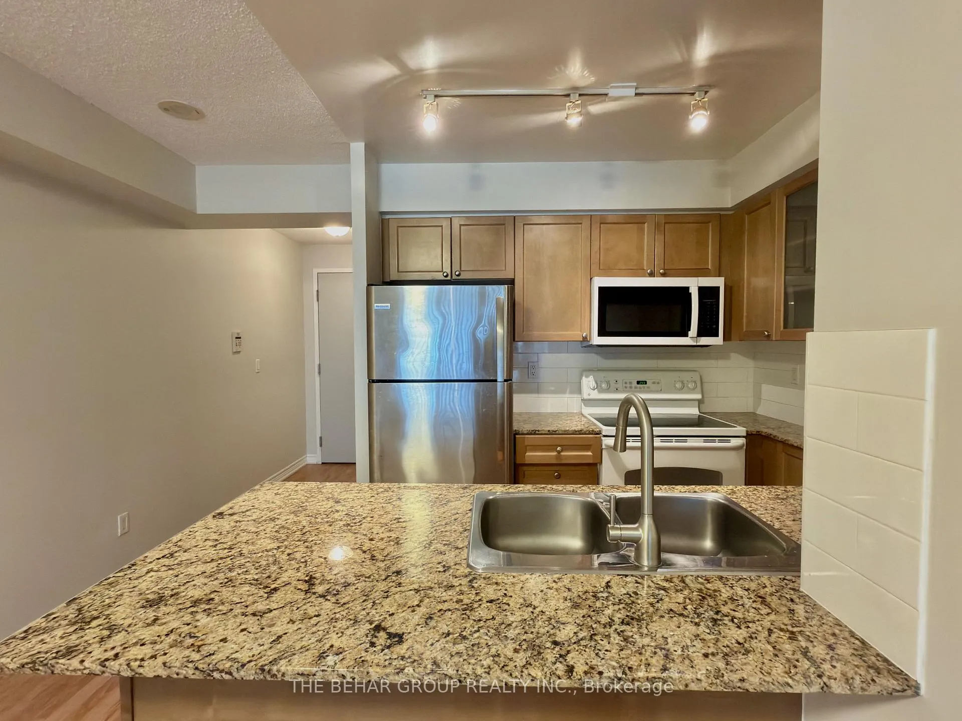 Photo 2 of Unit 706, 761 Bay Street, Toronto, Bay Street Corridor — HOMEH
