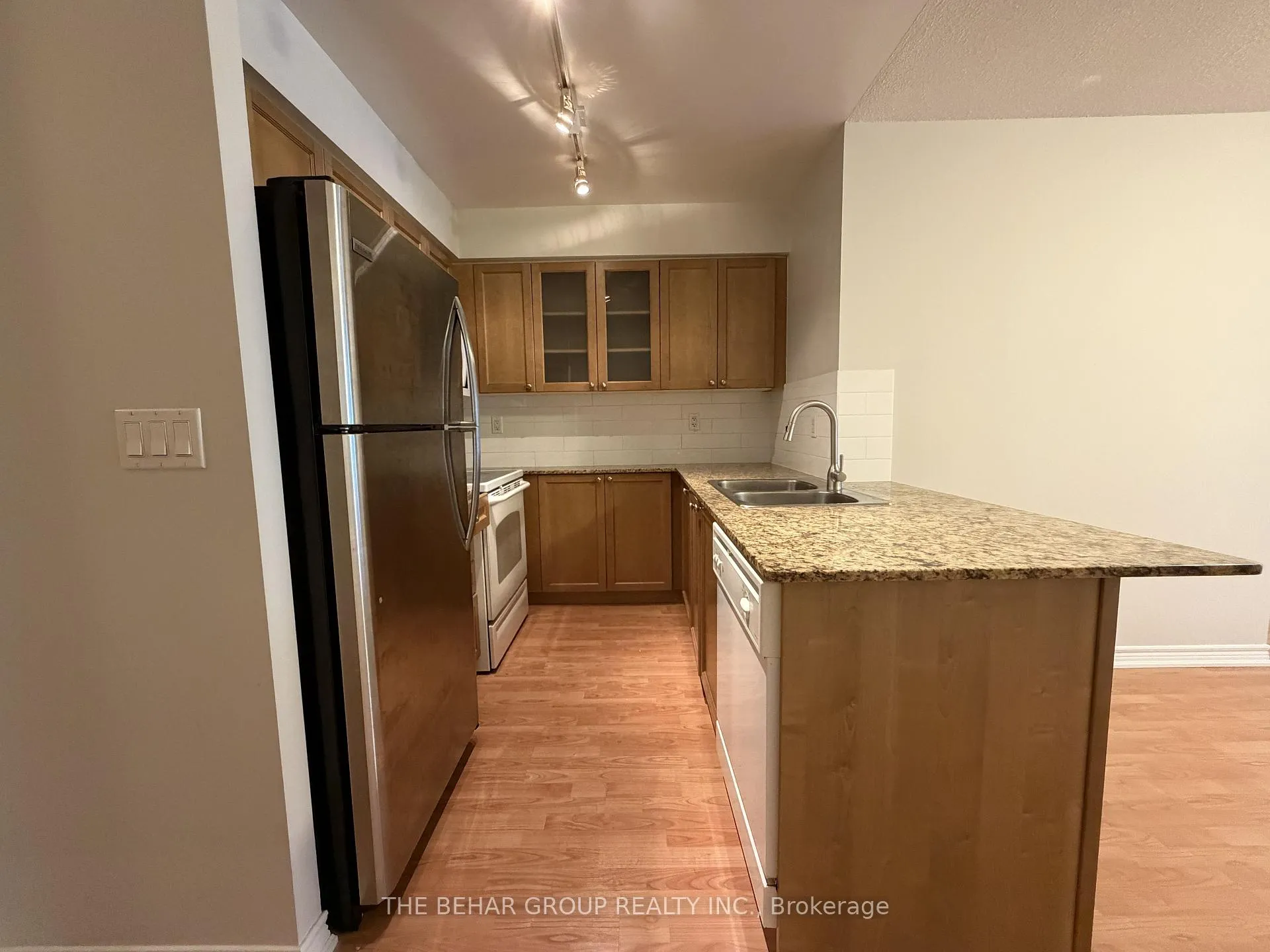 Photo 7 of Unit 706, 761 Bay Street, Toronto, Bay Street Corridor — HOMEH