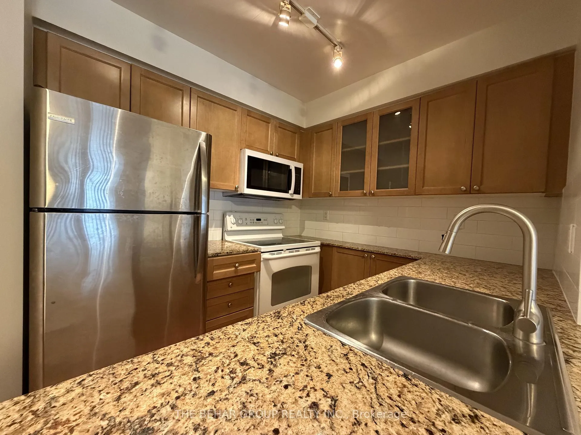 Photo 8 of Unit 706, 761 Bay Street, Toronto, Bay Street Corridor — HOMEH