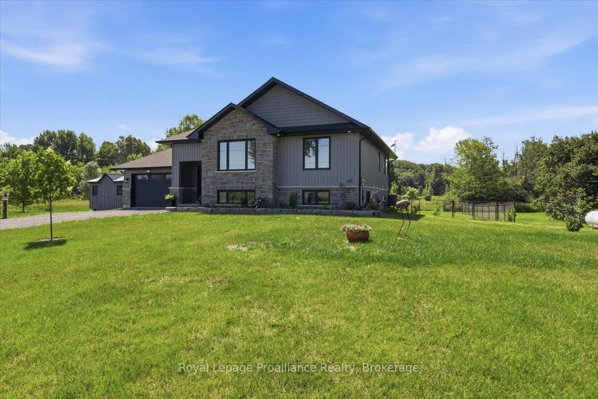Photo 4 of 564 Willett Road, Belleville, Thurlow Ward — HOMEH