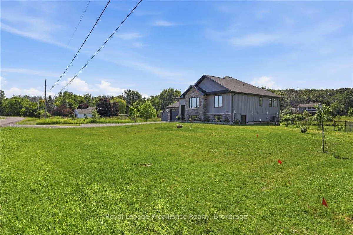 Photo 5 of 564 Willett Road, Belleville, Thurlow Ward — HOMEH