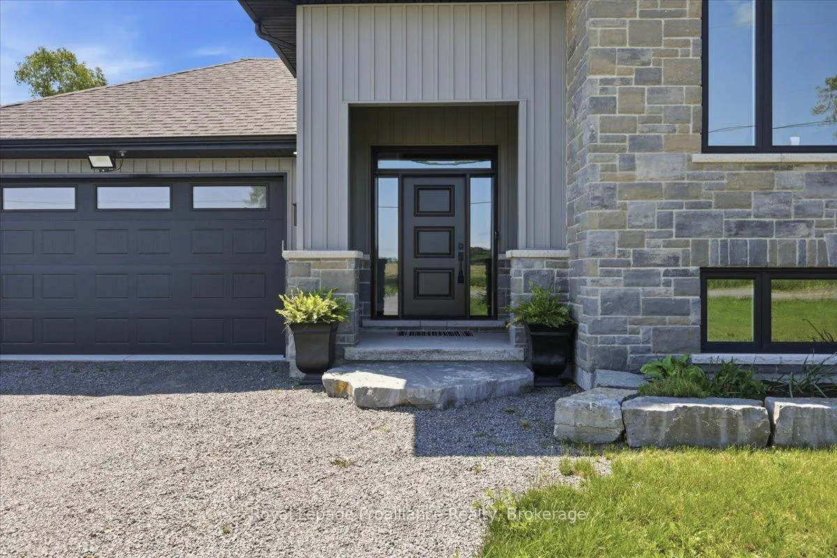 Photo 6 of 564 Willett Road, Belleville, Thurlow Ward — HOMEH