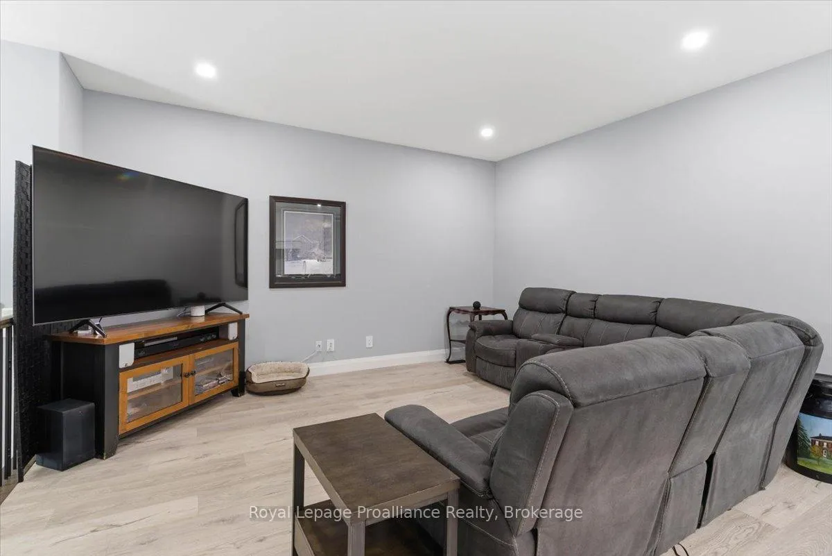 Photo 11 of 564 Willett Road, Belleville, Thurlow Ward — HOMEH