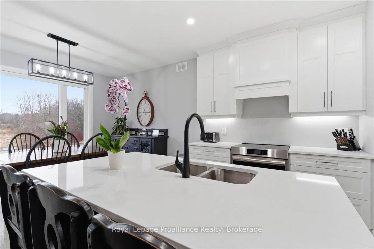 Photo 12 of 564 Willett Road, Belleville, Thurlow Ward — HOMEH