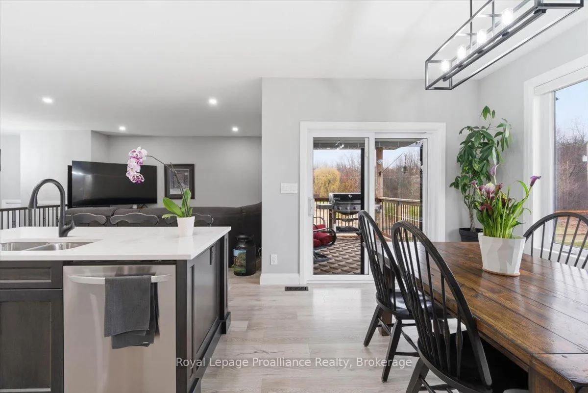 Photo 15 of 564 Willett Road, Belleville, Thurlow Ward — HOMEH