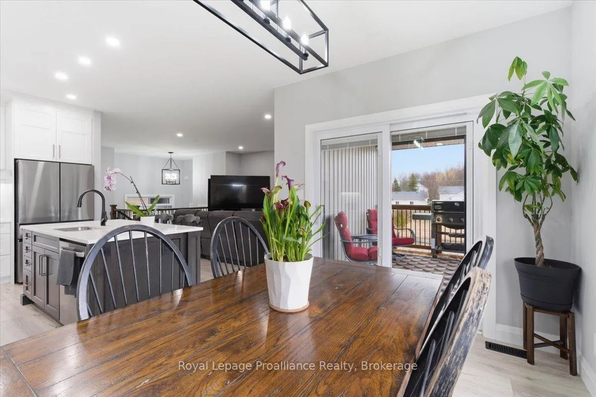 Photo 16 of 564 Willett Road, Belleville, Thurlow Ward — HOMEH