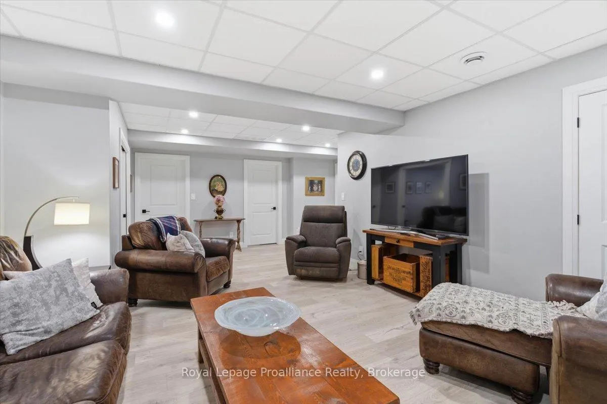 Photo 31 of 564 Willett Road, Belleville, Thurlow Ward — HOMEH