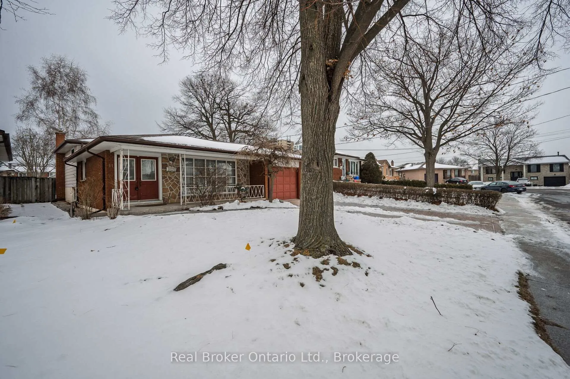 Photo 2 of 11 Crystal Court, Hamilton, Riverdale — HOMEH