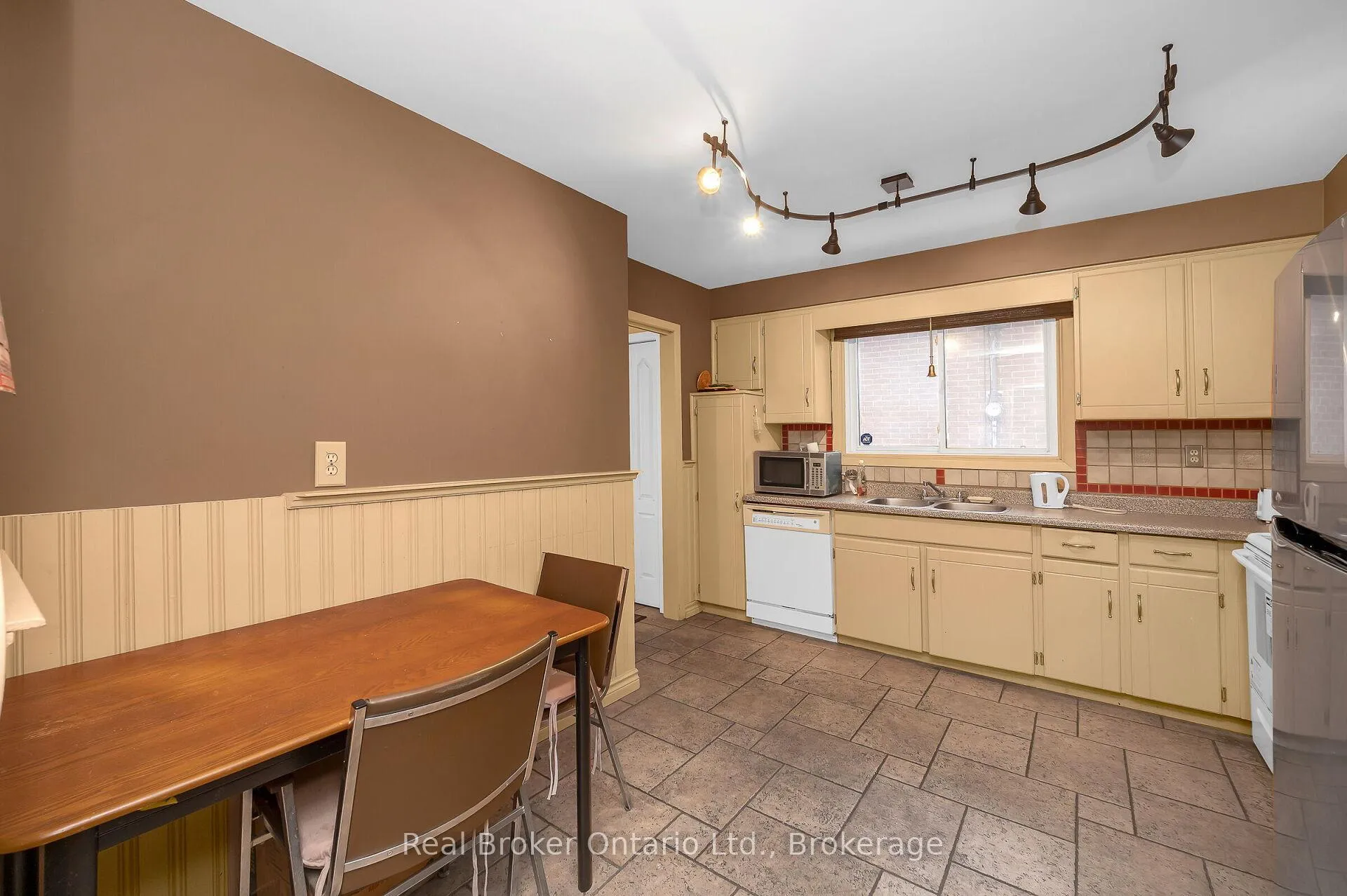Photo 11 of 11 Crystal Court, Hamilton, Riverdale — HOMEH