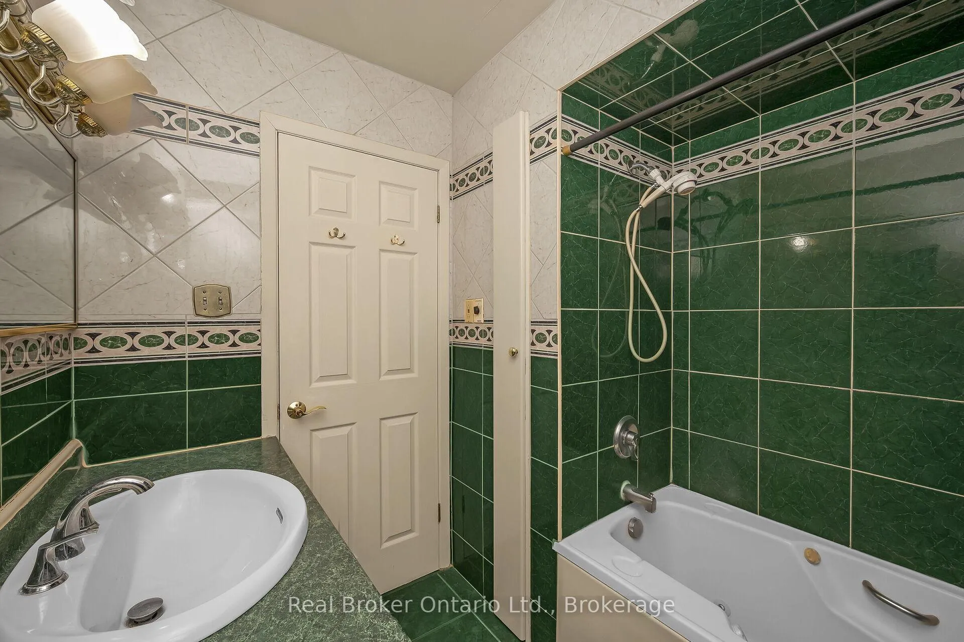 Photo 17 of 11 Crystal Court, Hamilton, Riverdale — HOMEH