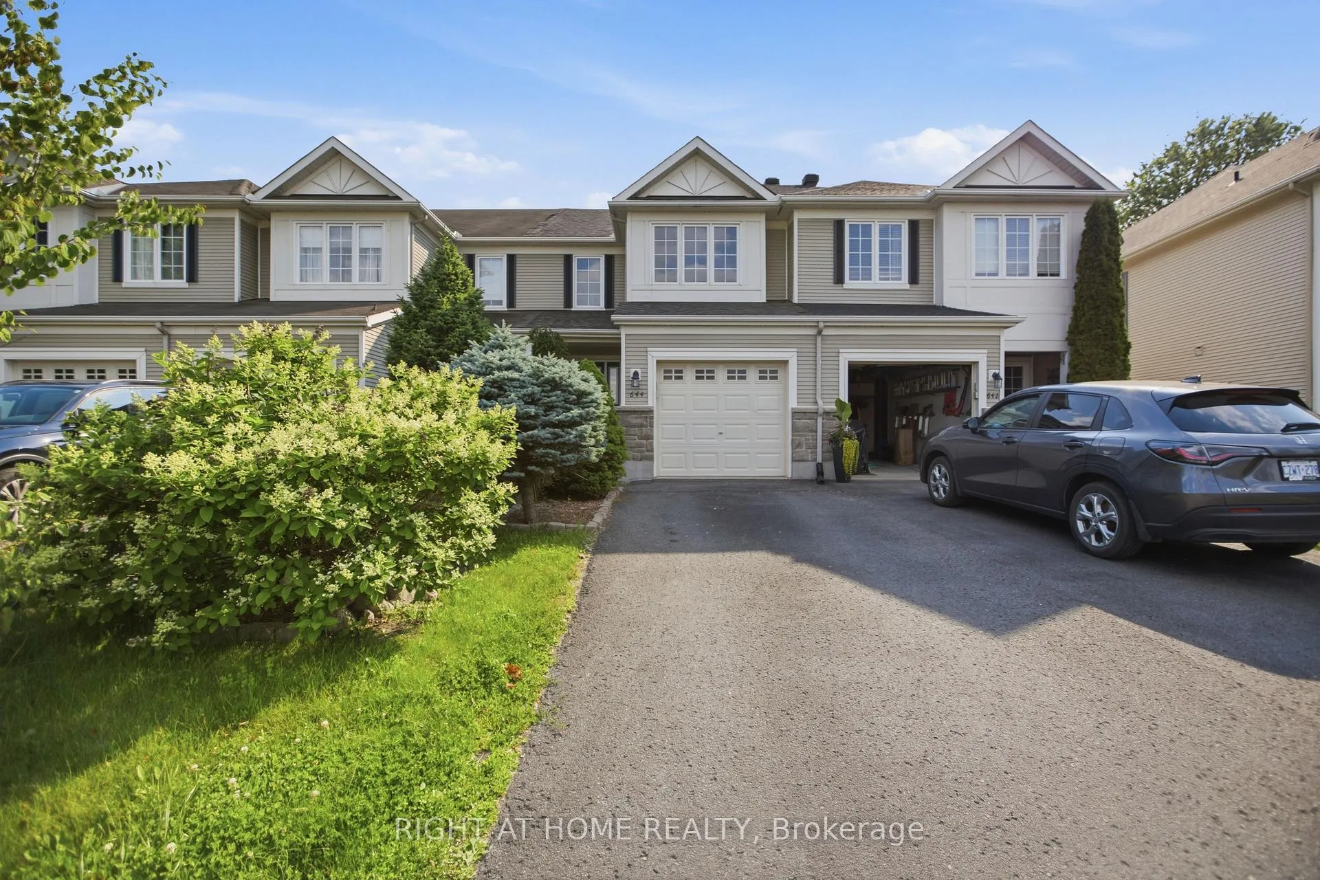 Front of 644 Kilbirnie Drive
