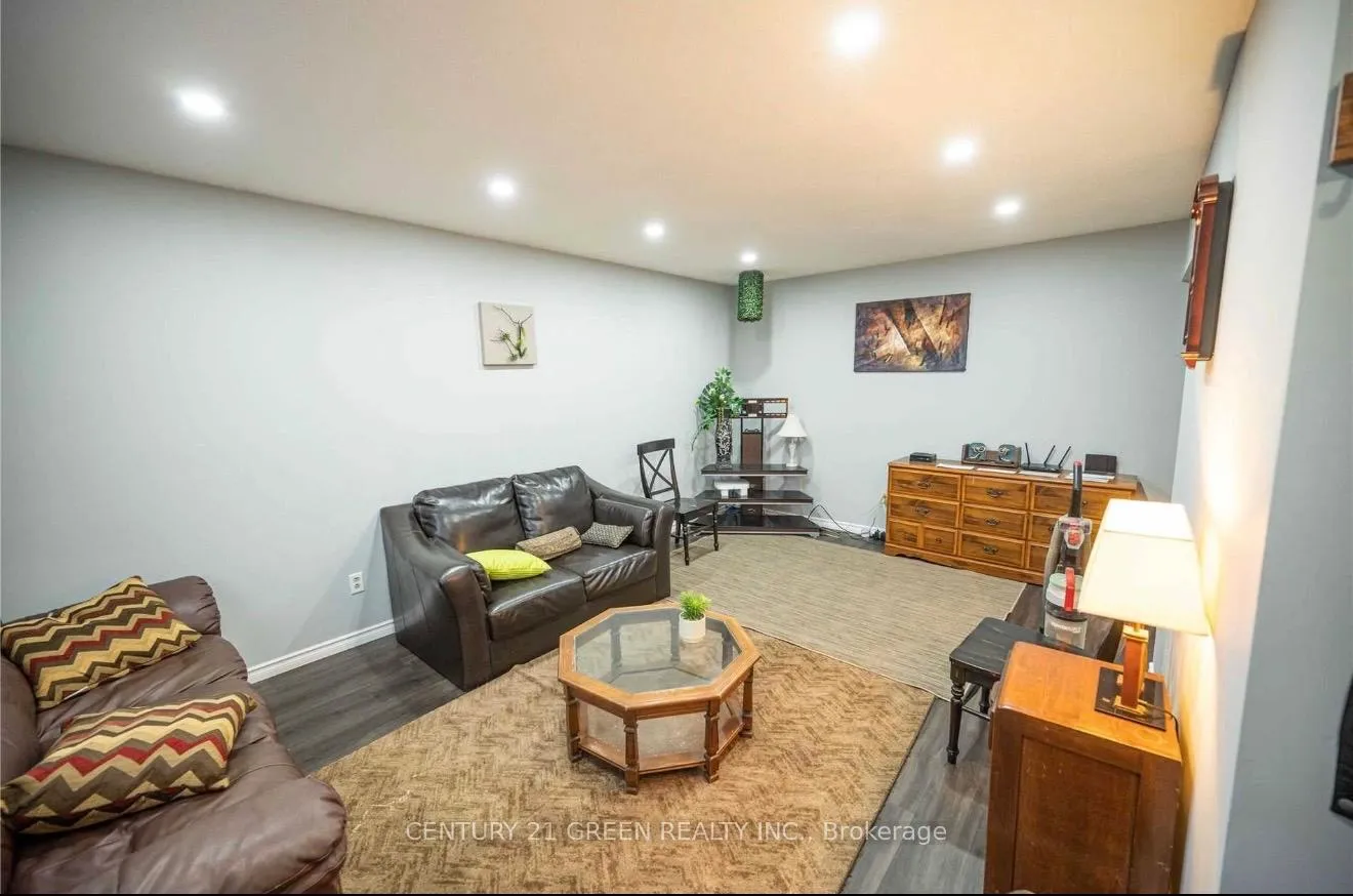 Photo 5 of 391 Admiral Drive, London, East I — HOMEH
