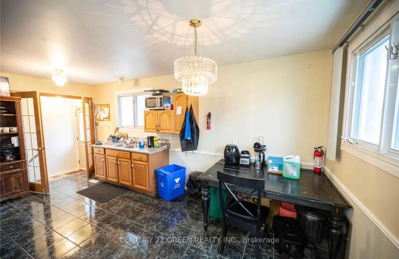 Photo 7 of 391 Admiral Drive, London, East I — HOMEH