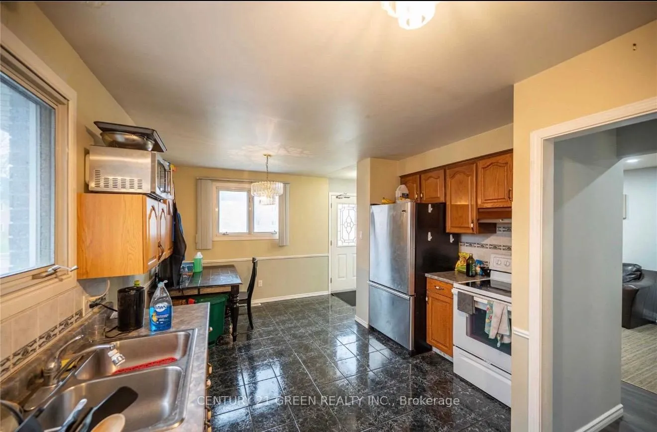Photo 8 of 391 Admiral Drive, London, East I — HOMEH