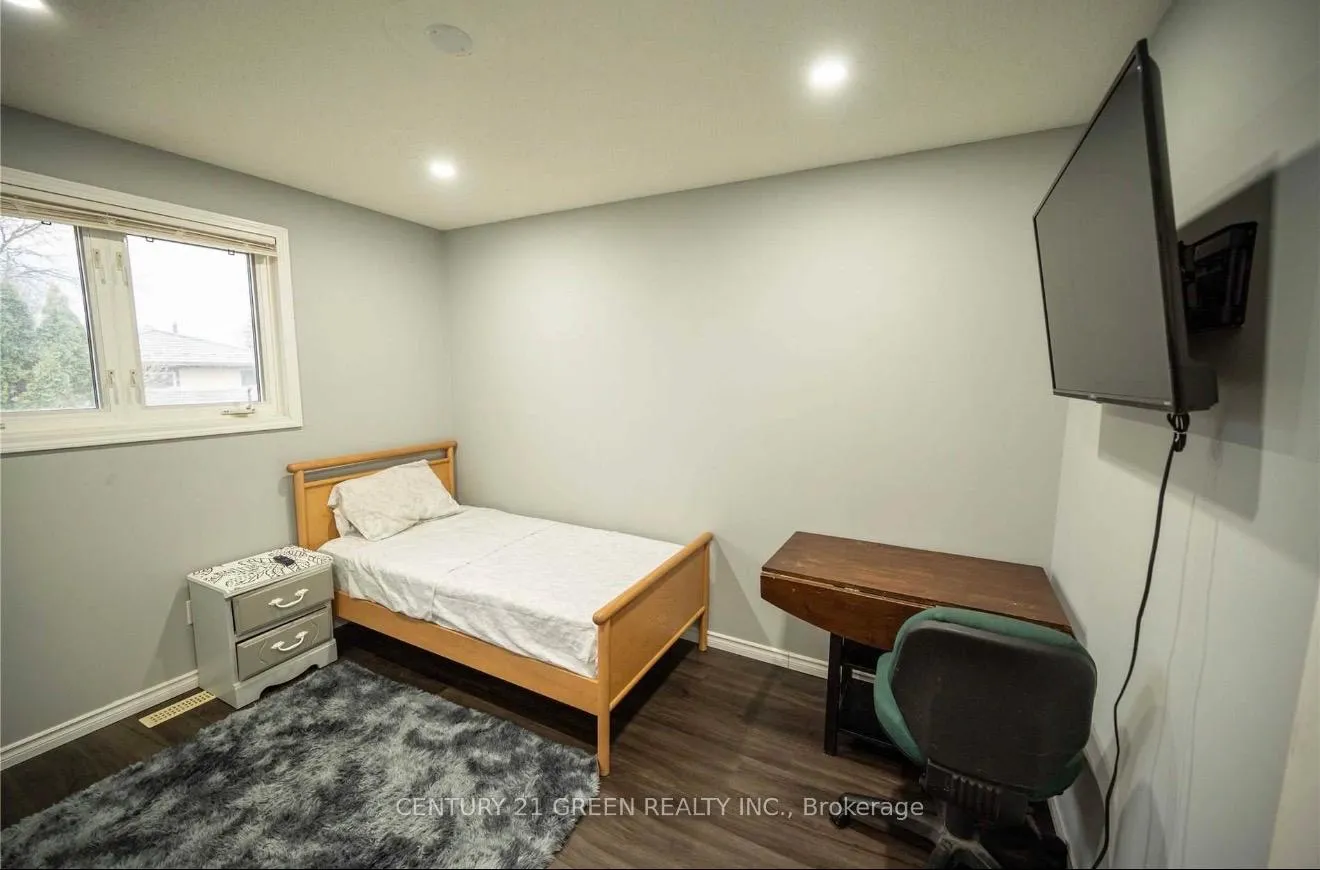 Photo 10 of 391 Admiral Drive, London, East I — HOMEH