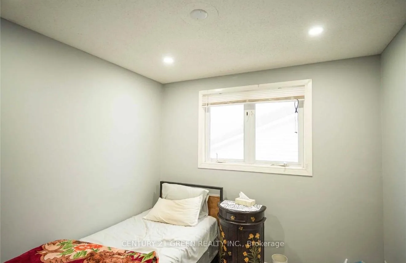 Photo 12 of 391 Admiral Drive, London, East I — HOMEH