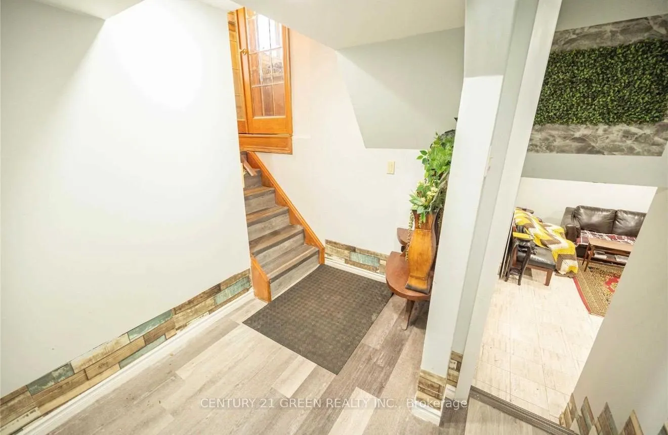 Photo 13 of 391 Admiral Drive, London, East I — HOMEH
