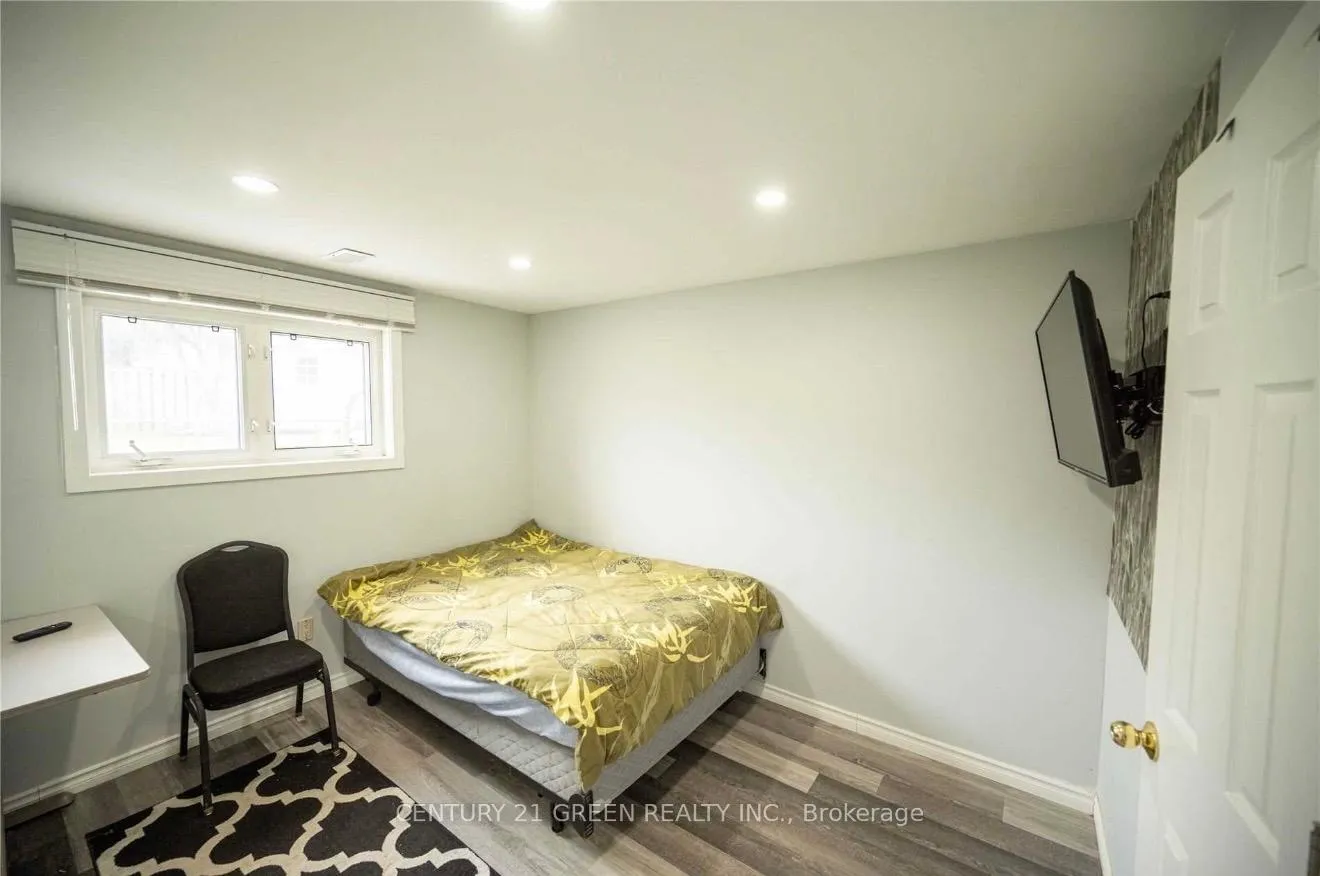Photo 14 of 391 Admiral Drive, London, East I — HOMEH
