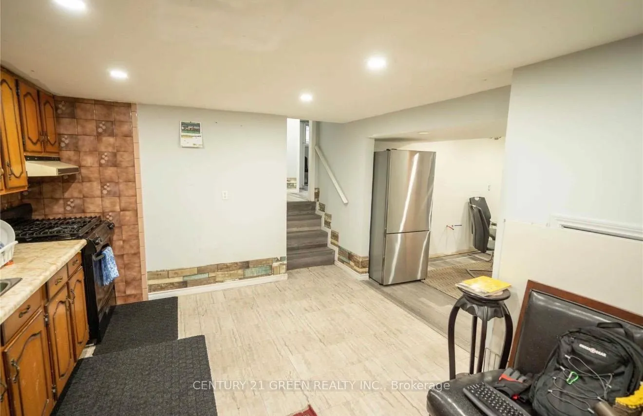 Photo 22 of 391 Admiral Drive, London, East I — HOMEH