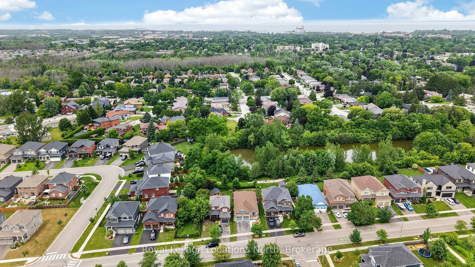 Photo 2 of 165 Findlay Drive, Collingwood — HOMEH