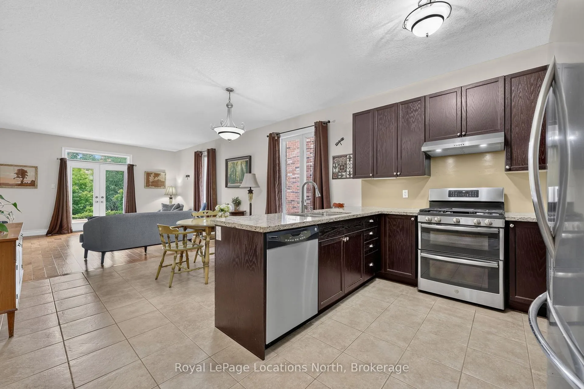 Photo 8 of 165 Findlay Drive, Collingwood — HOMEH