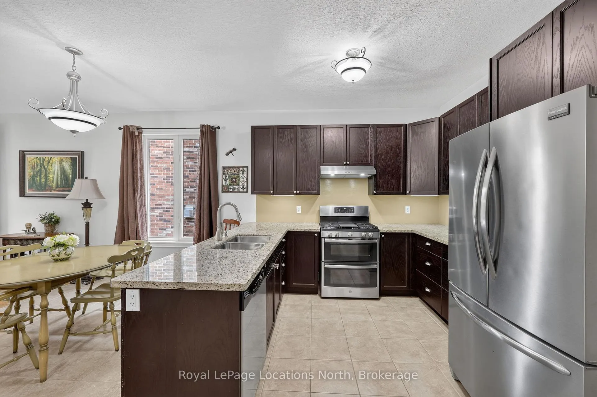Photo 10 of 165 Findlay Drive, Collingwood — HOMEH
