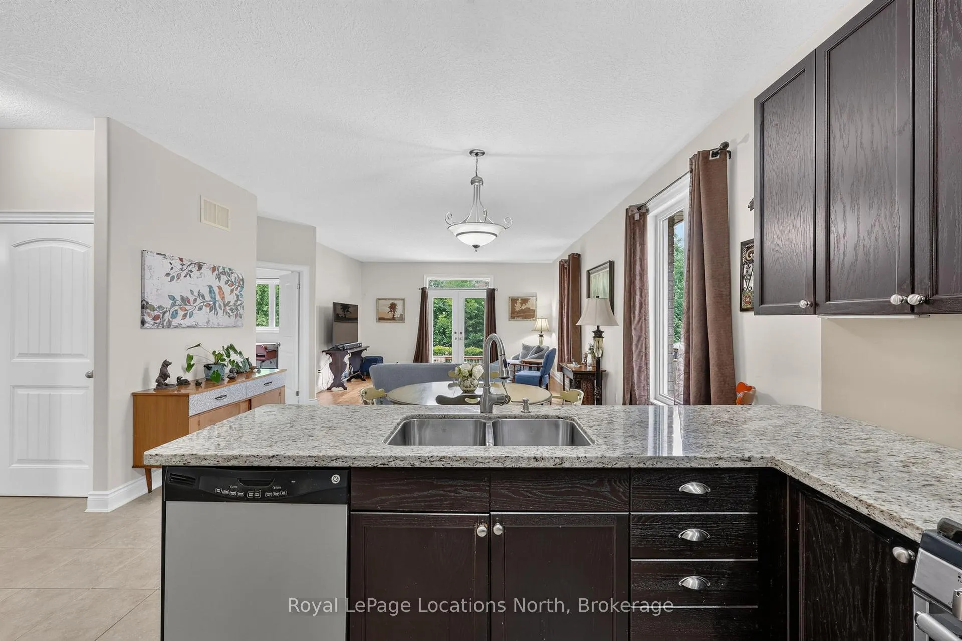 Photo 12 of 165 Findlay Drive, Collingwood — HOMEH