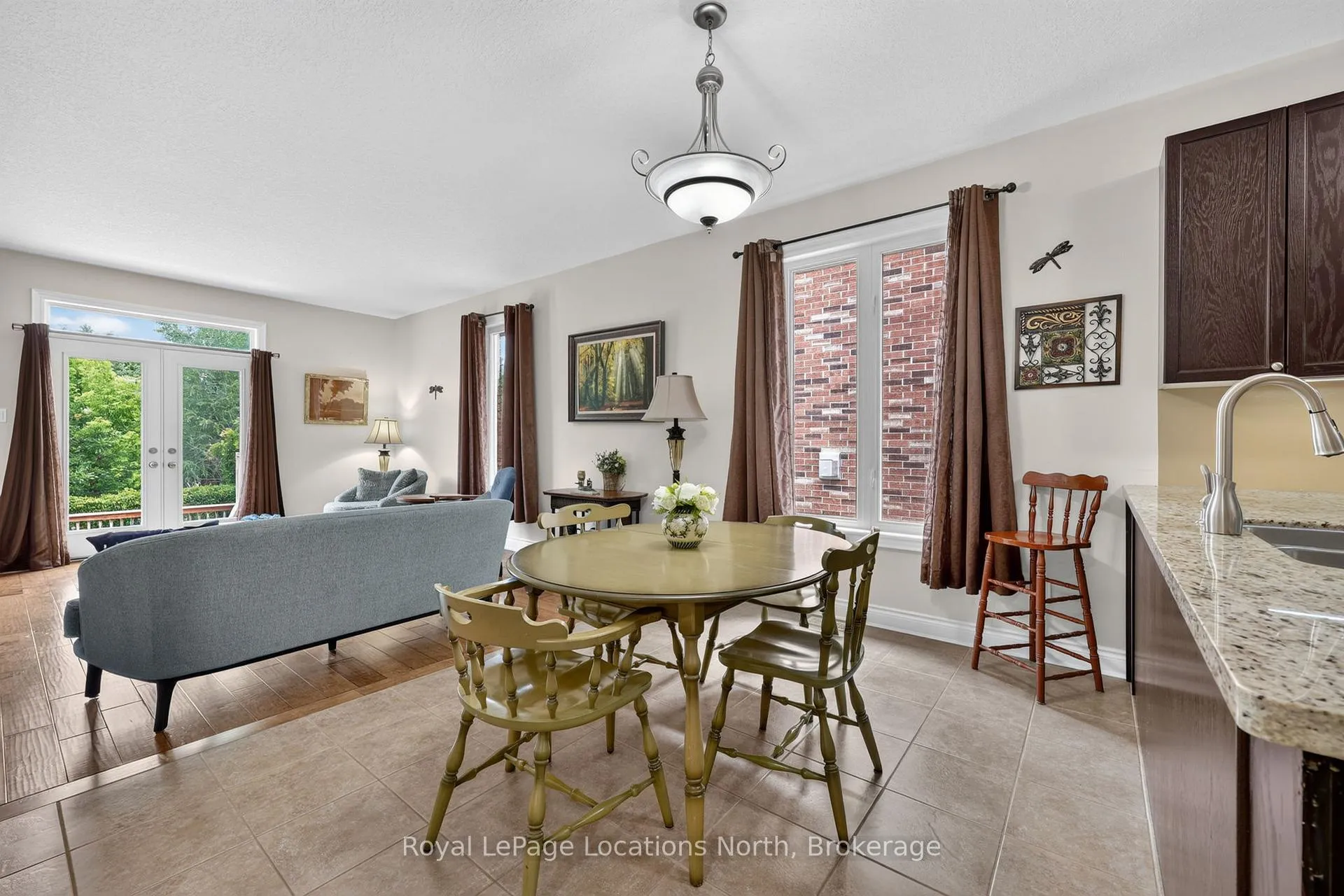 Photo 13 of 165 Findlay Drive, Collingwood — HOMEH