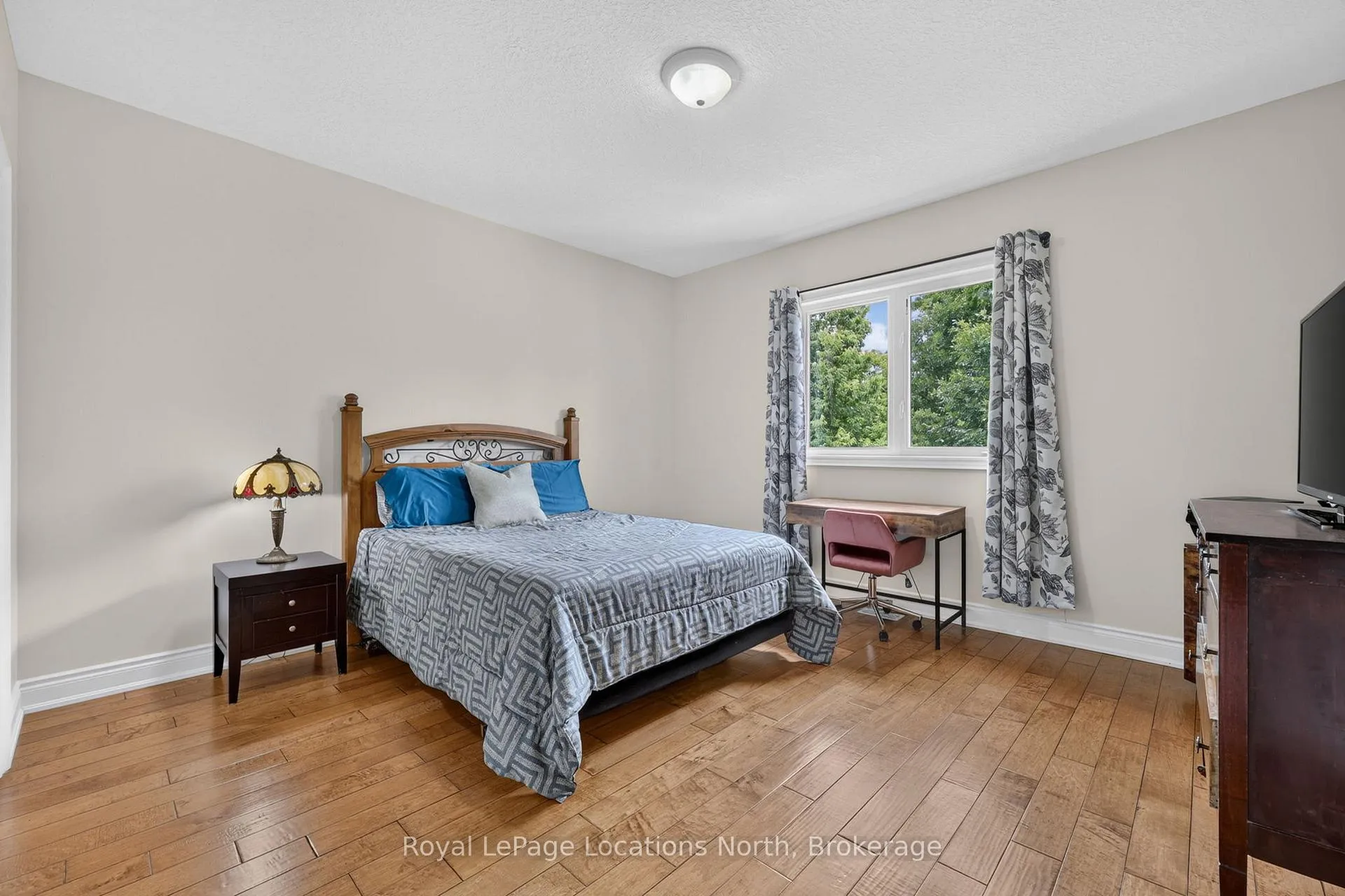 Photo 18 of 165 Findlay Drive, Collingwood — HOMEH