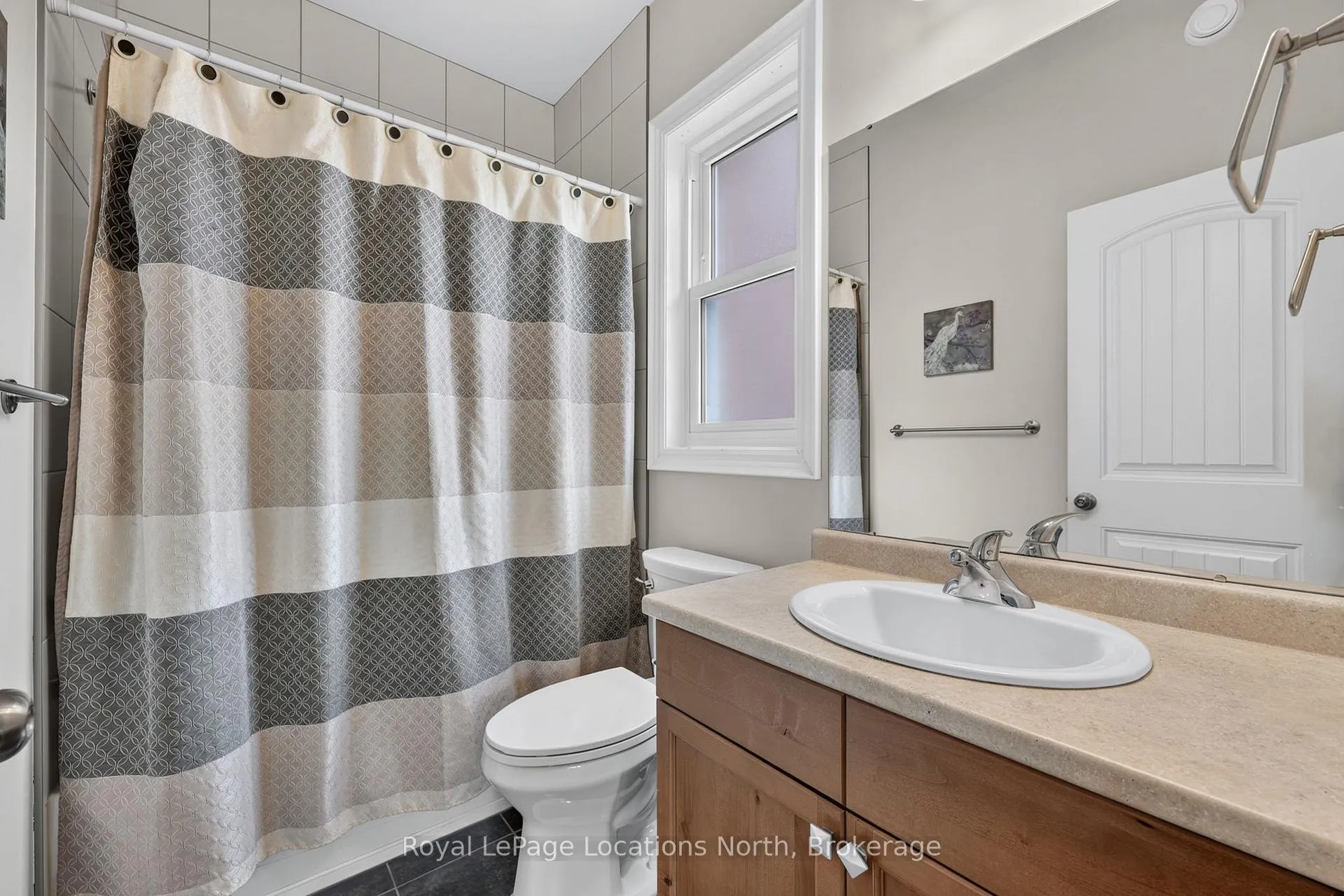 Photo 20 of 165 Findlay Drive, Collingwood — HOMEH
