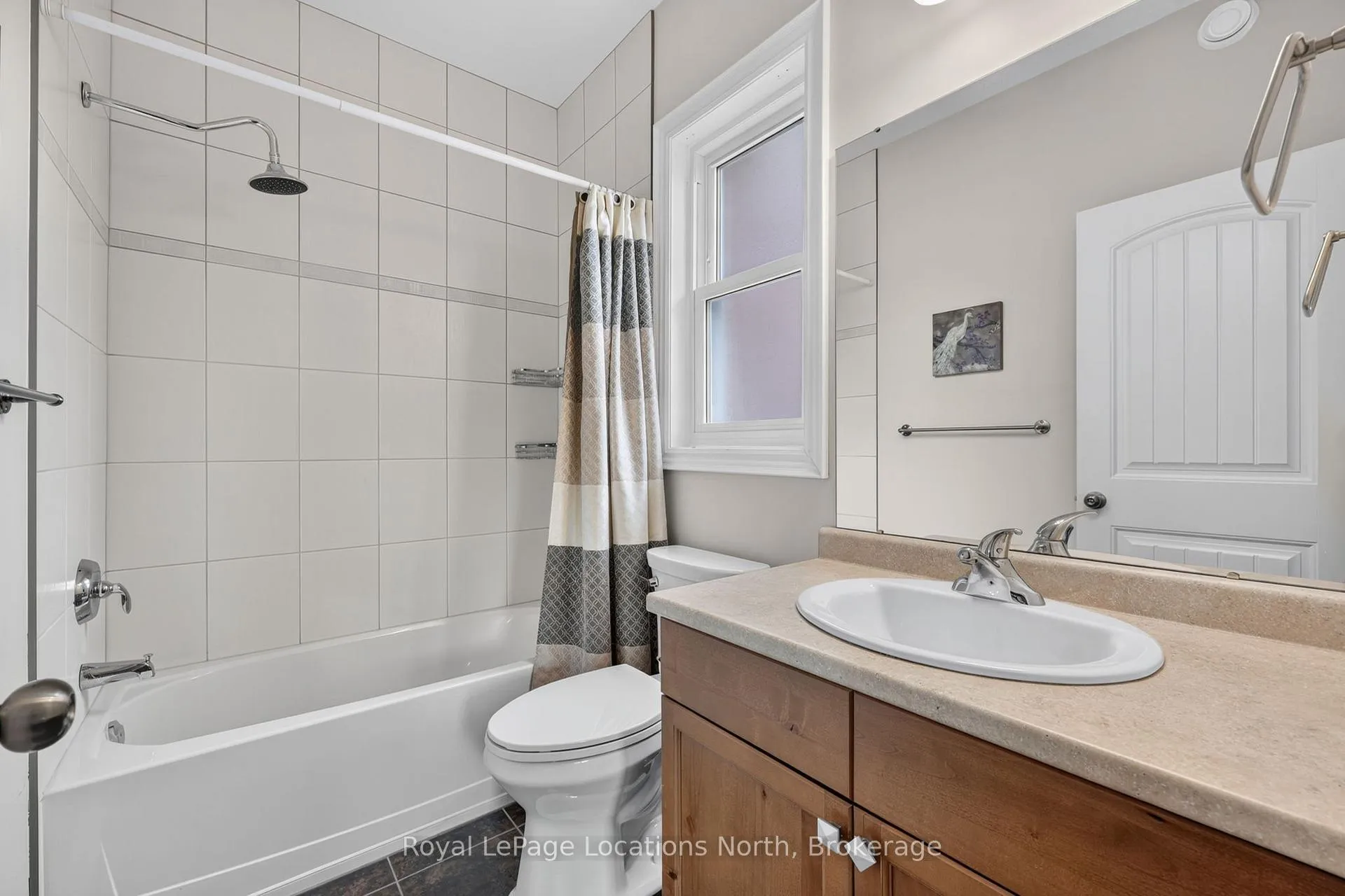 Photo 21 of 165 Findlay Drive, Collingwood — HOMEH