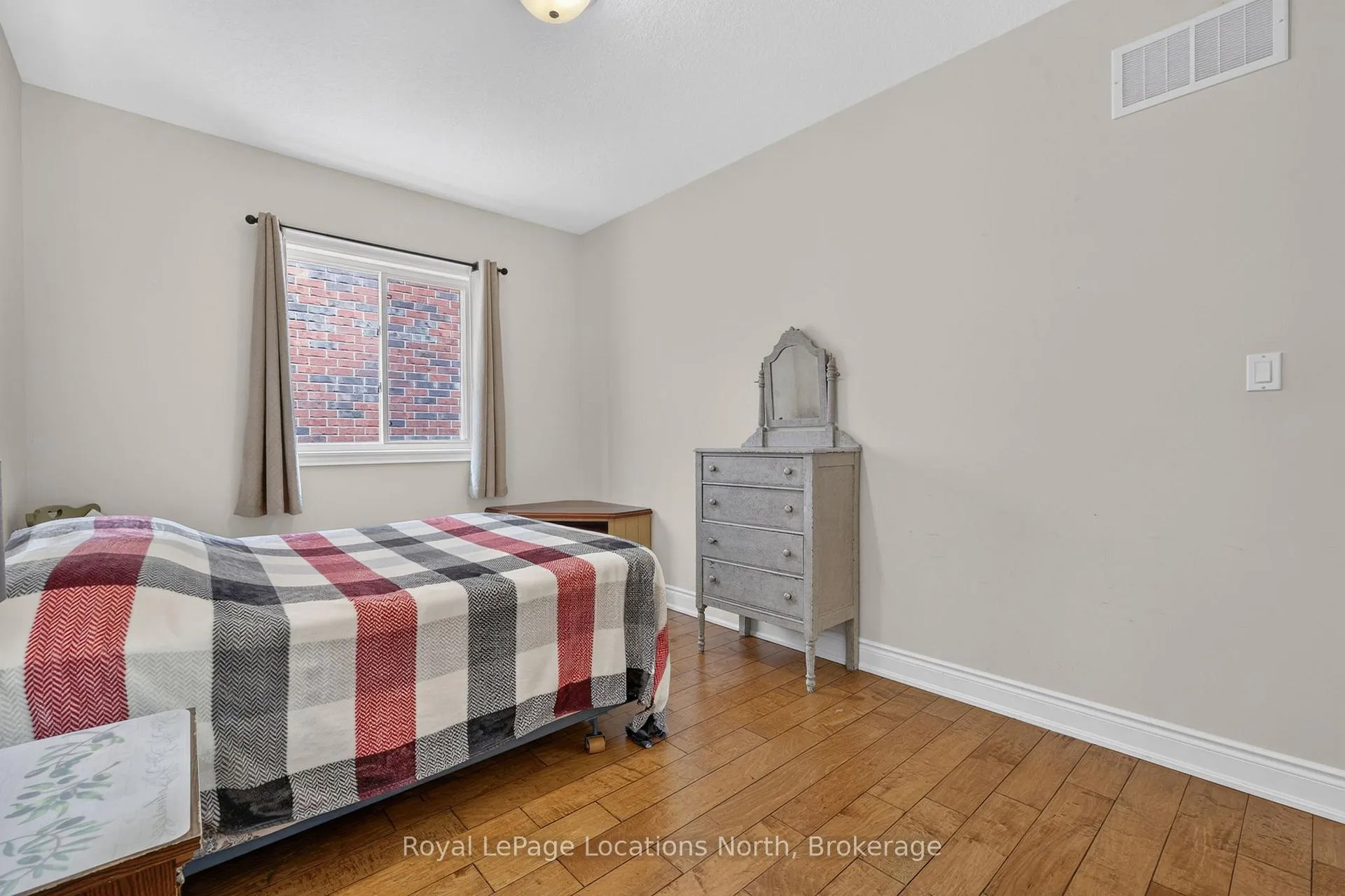 Photo 23 of 165 Findlay Drive, Collingwood — HOMEH