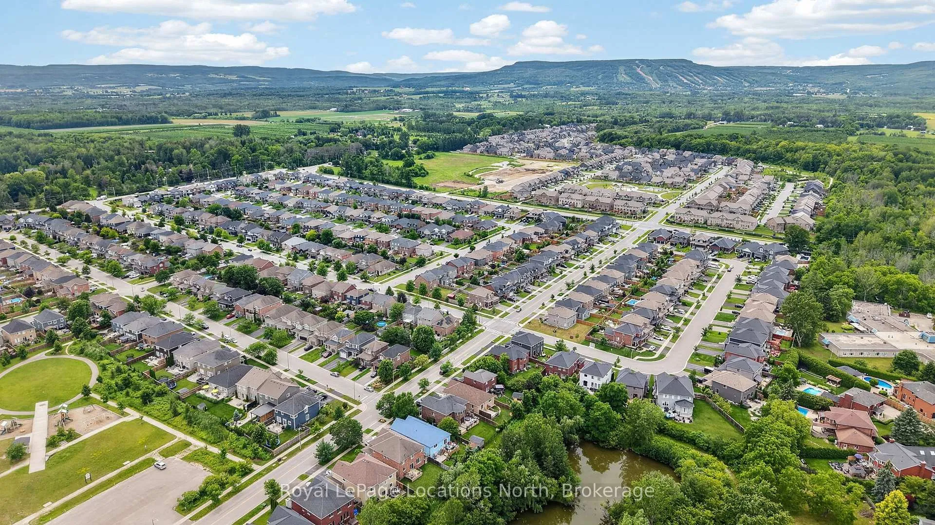 Photo 35 of 165 Findlay Drive, Collingwood — HOMEH