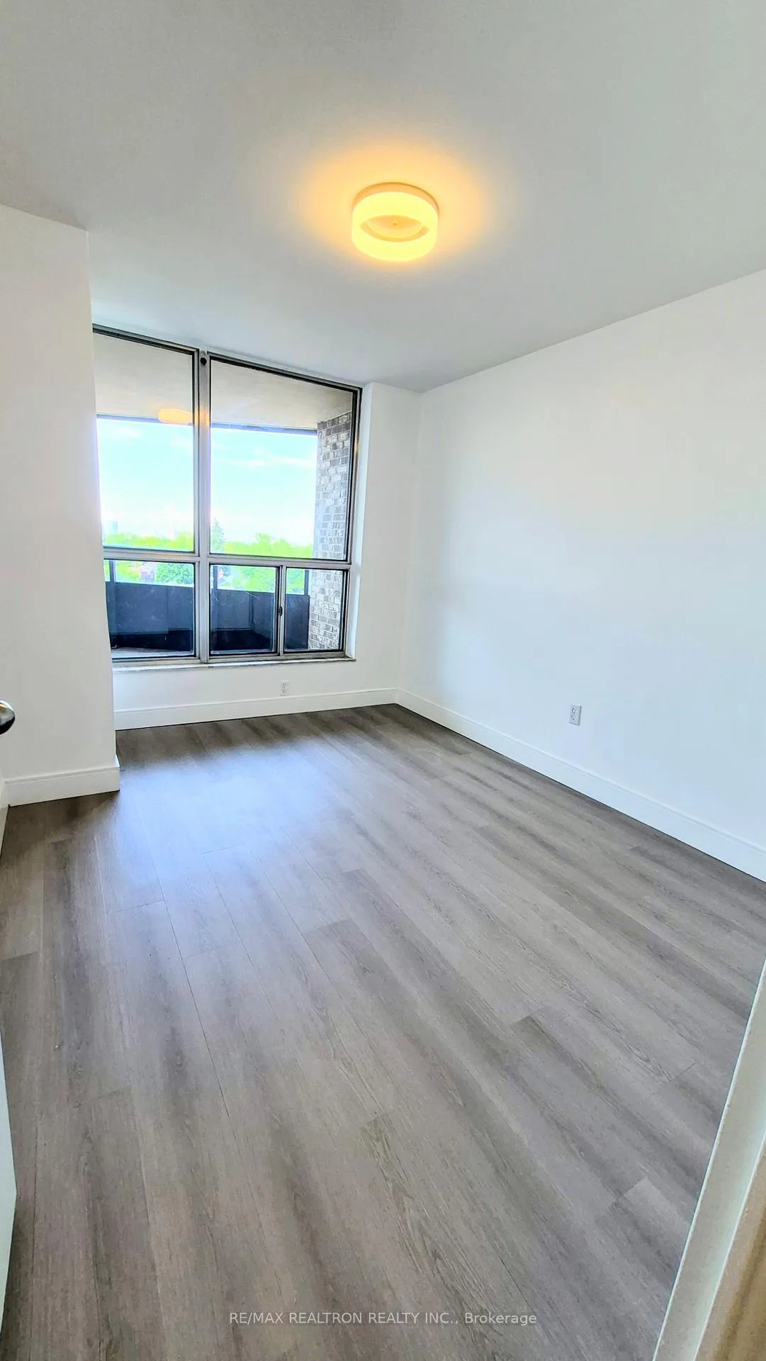Photo 7 of Unit 604, 21 Vaughan Road, Toronto, Wychwood — HOMEH