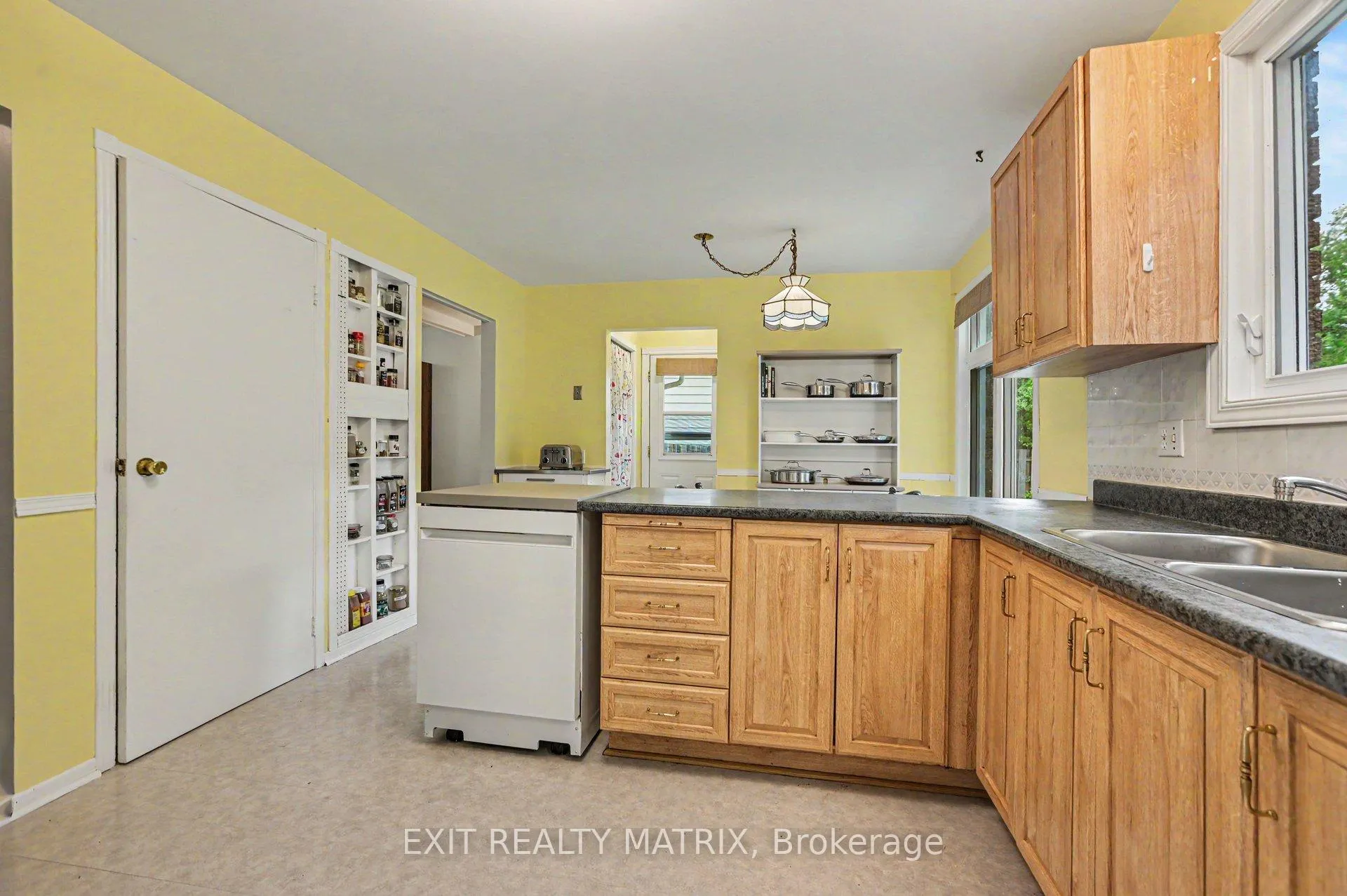 Photo 16 of 18 Highpark Crescent, Ottawa, Blackburn Hamlet — HOMEH