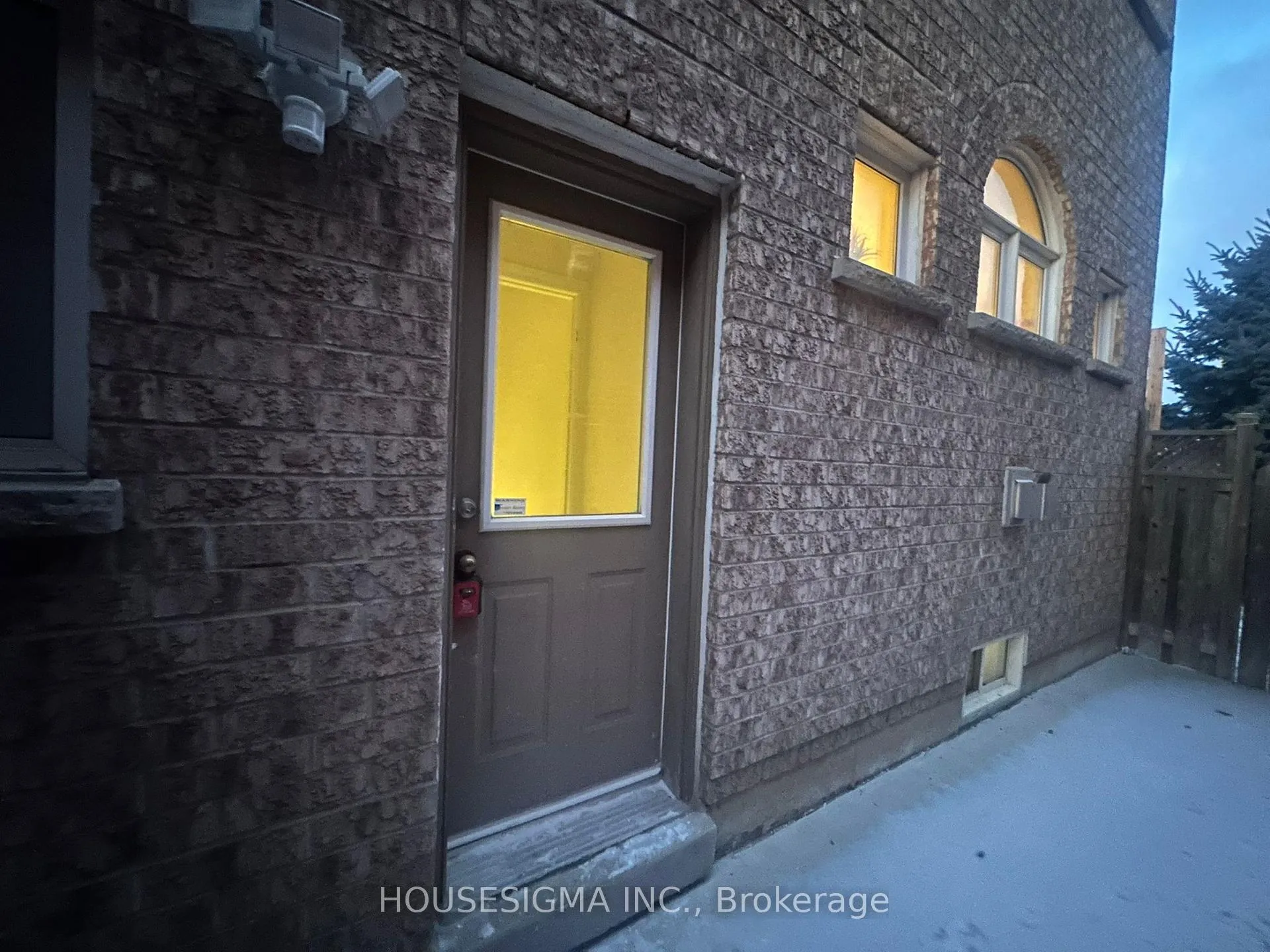 Photo 3 of Unit Basement, 11 Pine Landing Trail, Brampton, Sandringham-Wellington — HOMEH