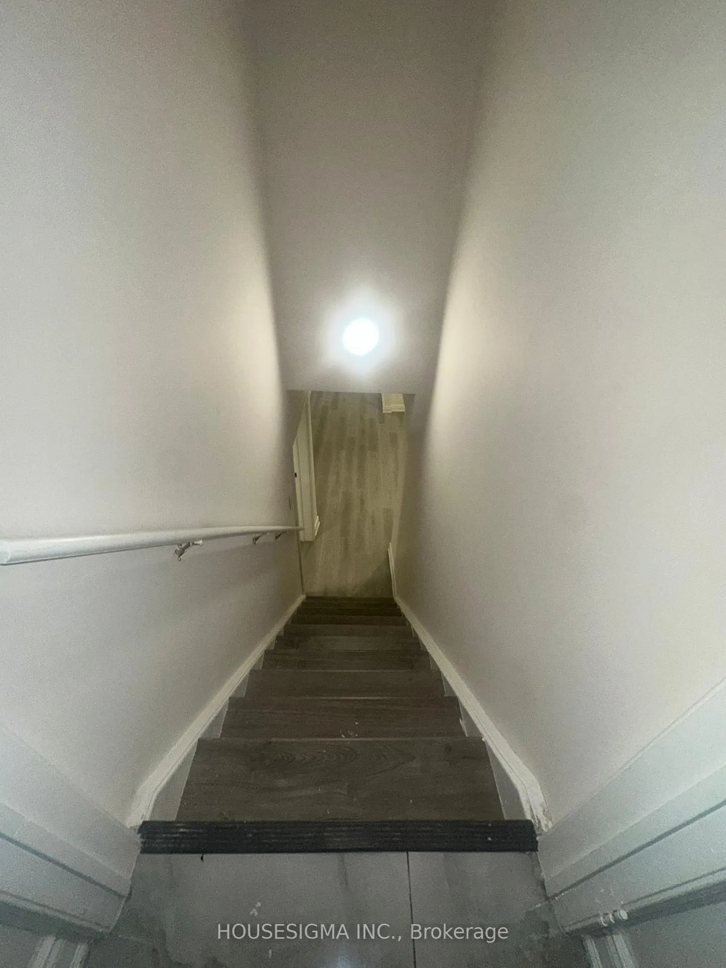 Photo 4 of Unit Basement, 11 Pine Landing Trail, Brampton, Sandringham-Wellington — HOMEH