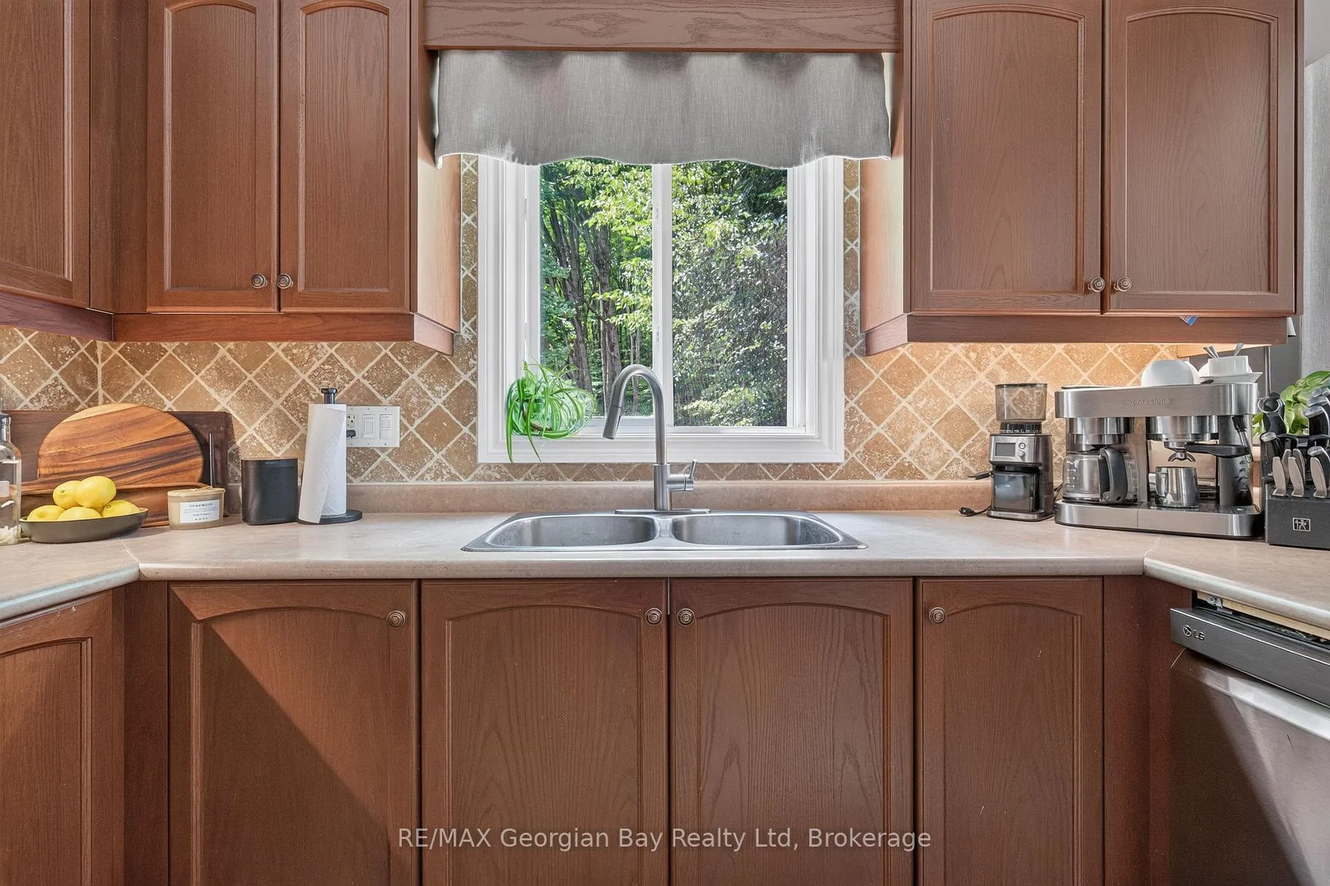 Photo 10 of 400 Keller Drive, Midland — HOMEH