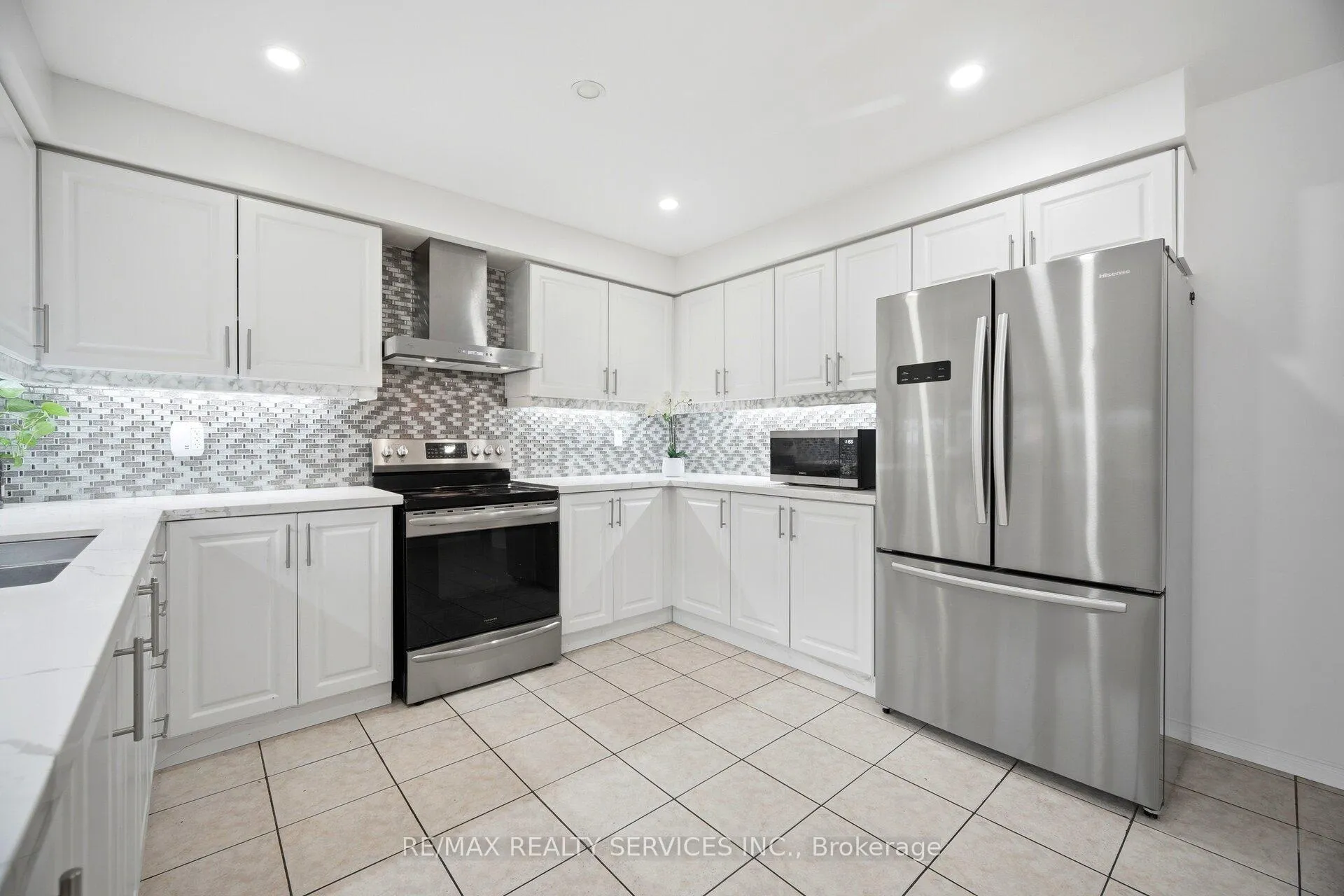 Photo 14 of 106 Williamson Drive, Brampton, Fletcher's Meadow — HOMEH