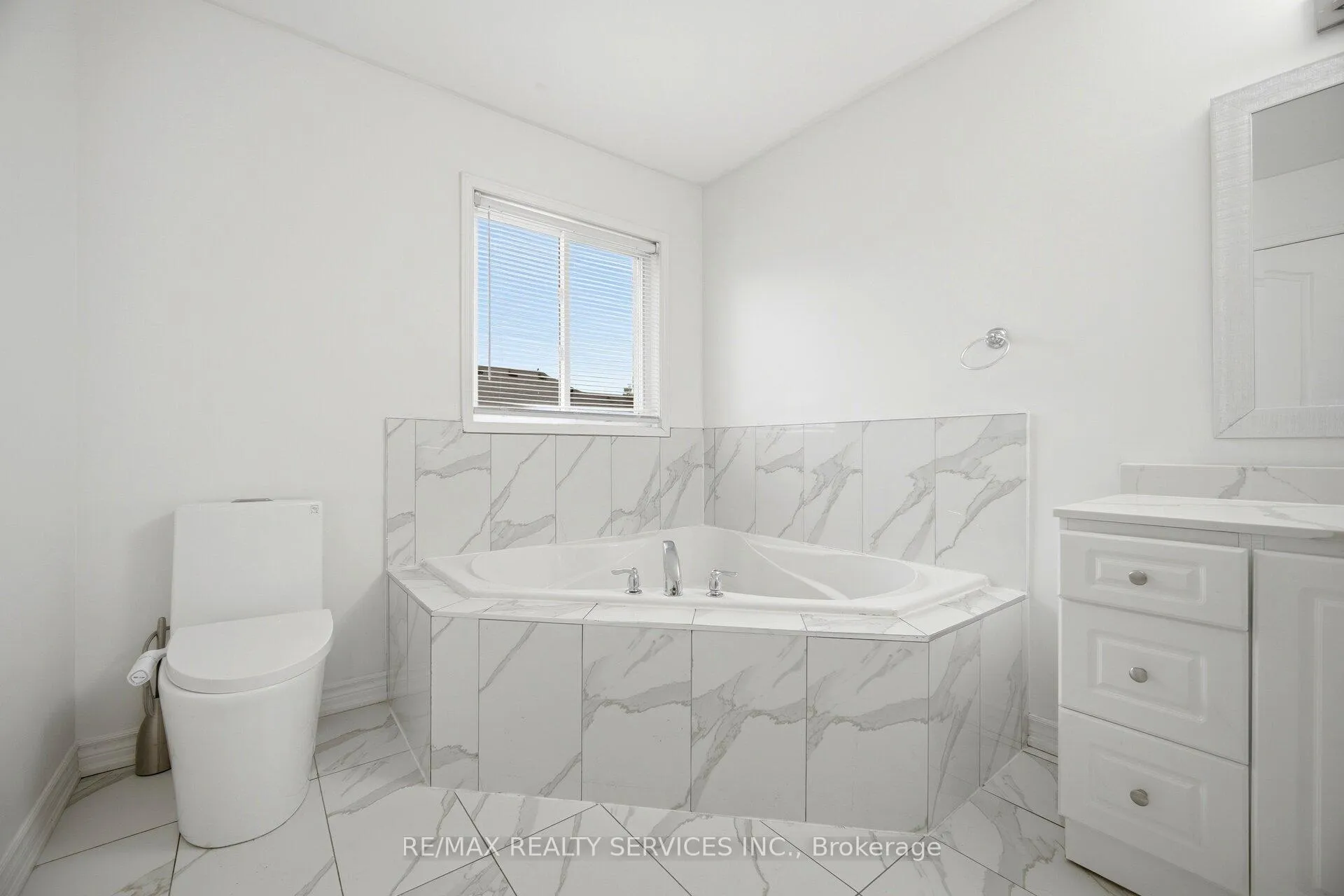 Photo 31 of 106 Williamson Drive, Brampton, Fletcher's Meadow — HOMEH