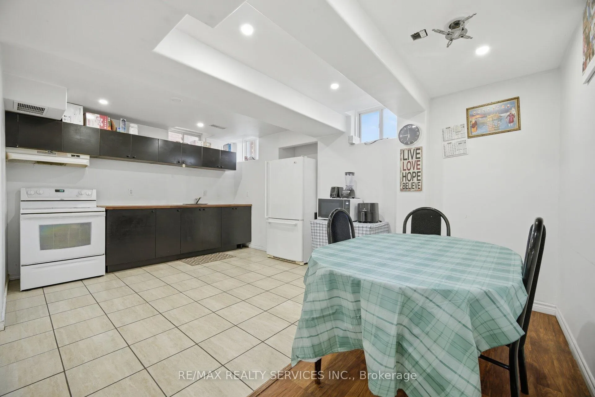 Photo 43 of 106 Williamson Drive, Brampton, Fletcher's Meadow — HOMEH