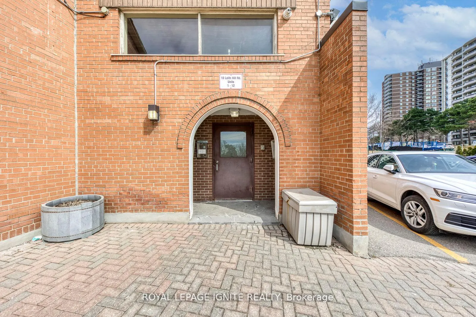 Photo 1 of Unit 4, 10 Leith Hill Road, North York, Don Valley Village — HOMEH