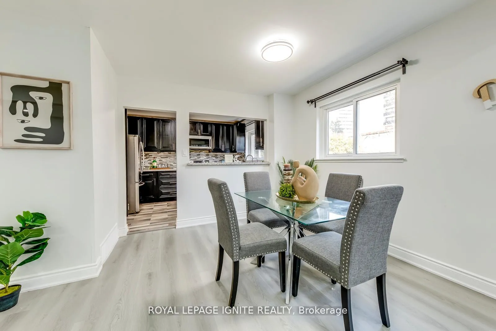 Photo 9 of Unit 4, 10 Leith Hill Road, North York, Don Valley Village — HOMEH
