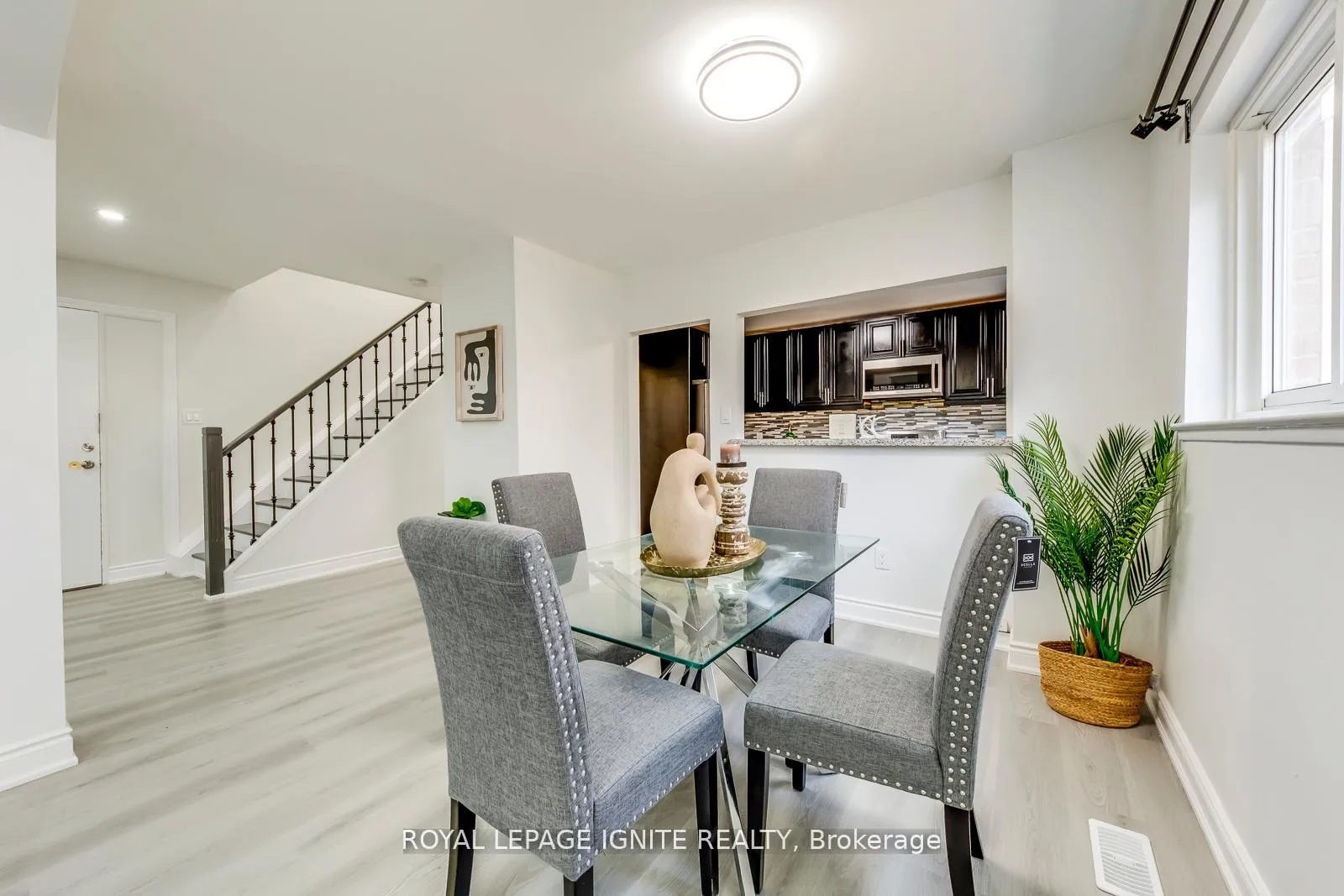 Photo 10 of Unit 4, 10 Leith Hill Road, North York, Don Valley Village — HOMEH