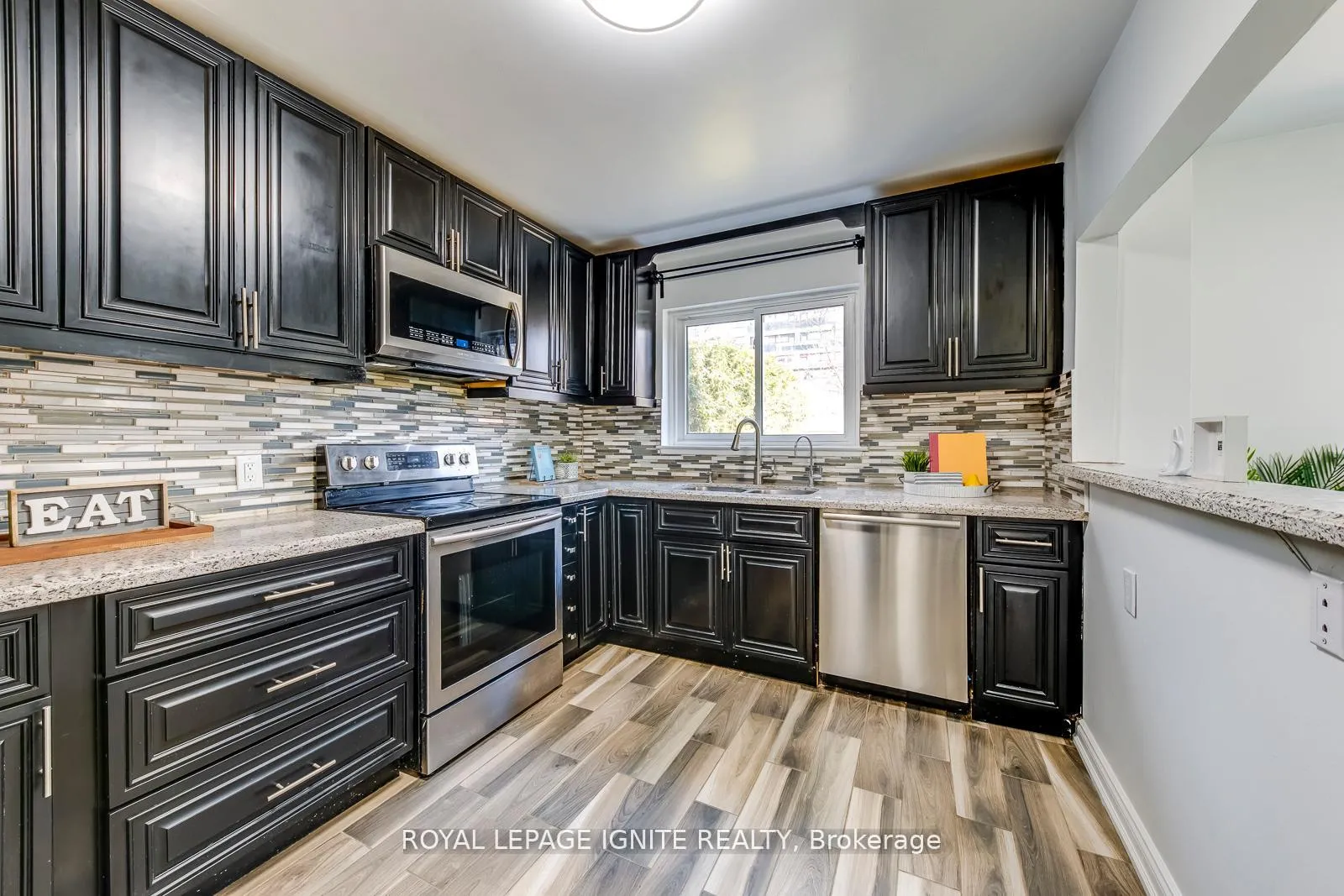Photo 11 of Unit 4, 10 Leith Hill Road, North York, Don Valley Village — HOMEH