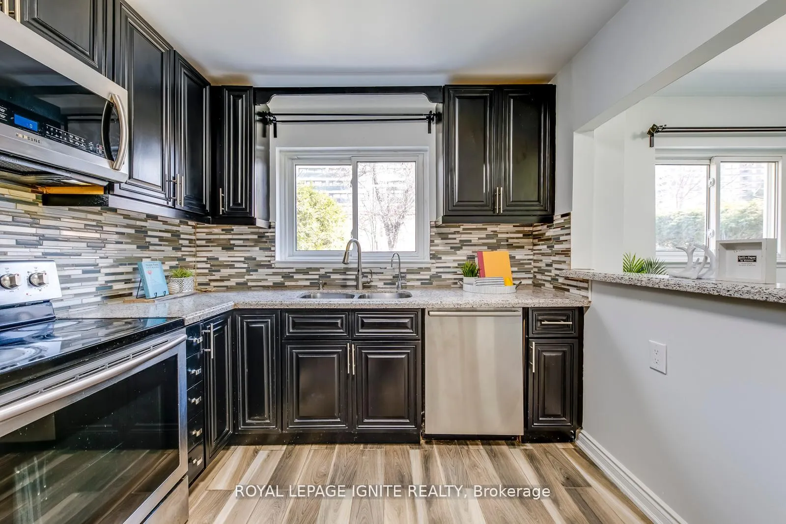 Photo 12 of Unit 4, 10 Leith Hill Road, North York, Don Valley Village — HOMEH
