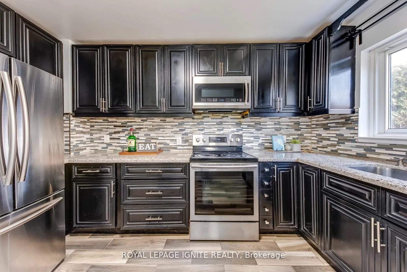 Photo 13 of Unit 4, 10 Leith Hill Road, North York, Don Valley Village — HOMEH