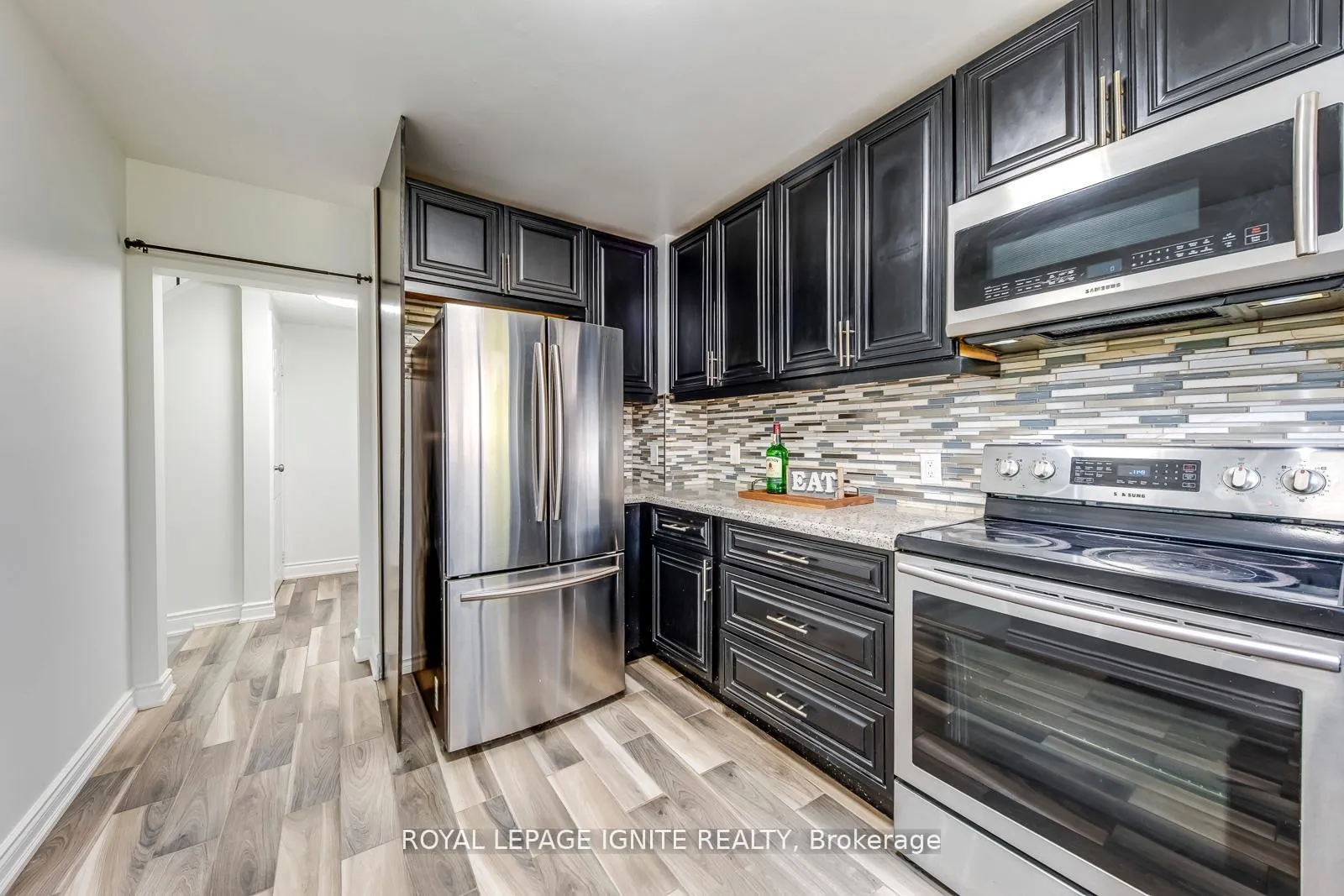 Photo 14 of Unit 4, 10 Leith Hill Road, North York, Don Valley Village — HOMEH