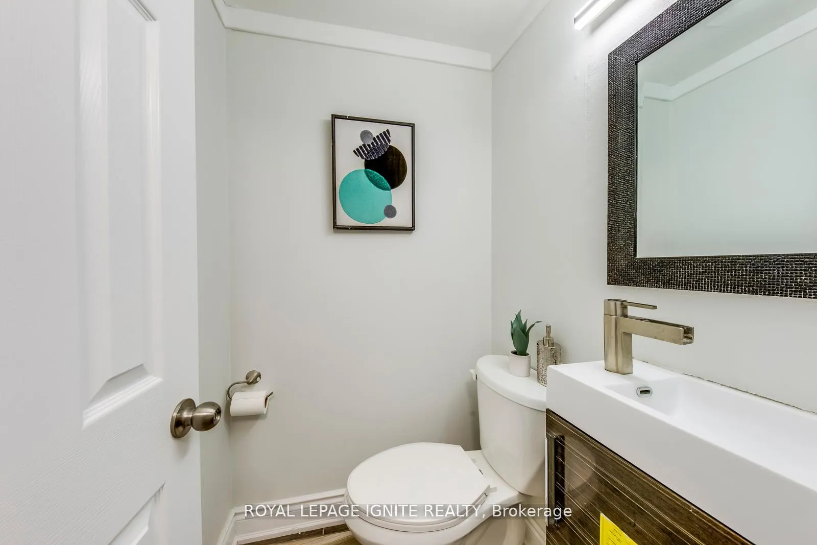 Photo 15 of Unit 4, 10 Leith Hill Road, North York, Don Valley Village — HOMEH